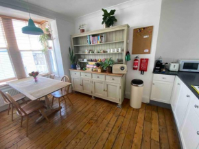 Herne Bay Central - 2 minutes from beach apartment